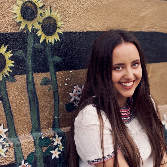 Meet your Posher, Zoe - Picture 5 of 7